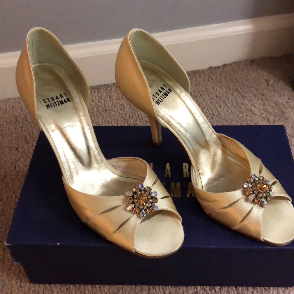 Stuart weitzman satin pump